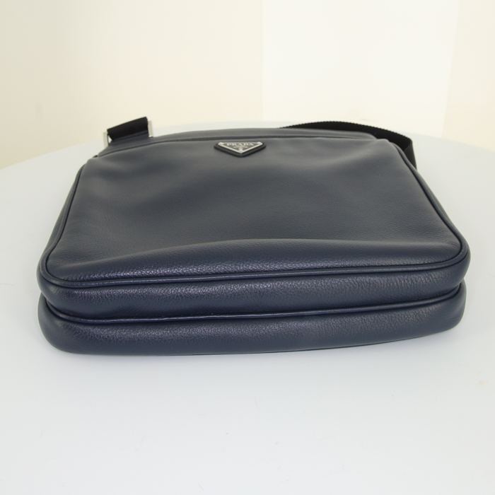 Prada shoulder bag in navy blue leather and black canvas - Detail D4