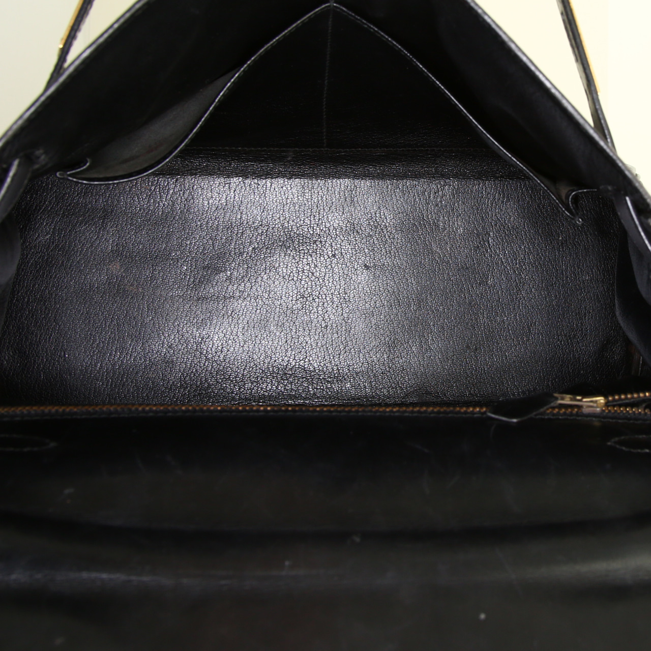 Bolso de mano Hermes Kelly 32 cm en cuero box negro - Detail D3