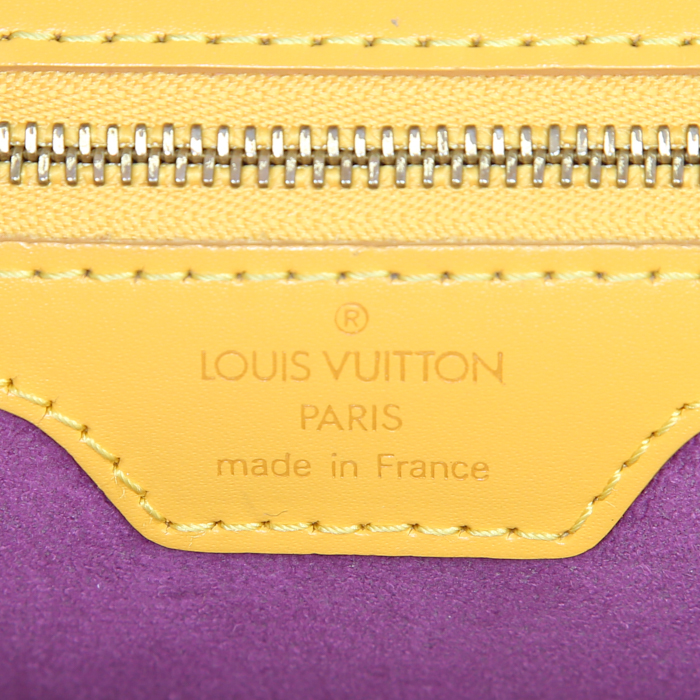 Sac à main Louis Vuitton Lussac en cuir épi jaune - Detail D3