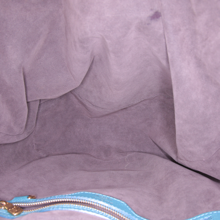 Louis Vuitton L handbag in blue mahina leather - Detail D2