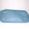 Bolso de mano Louis Vuitton L en cuero mahina azul - Detail D4 thumbnail