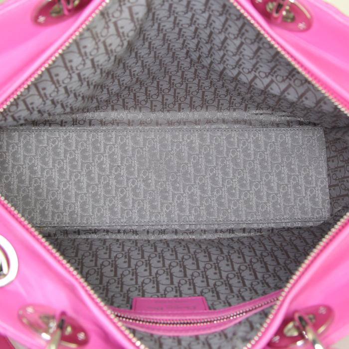 Bolso de mano Dior Lady Dior modelo grande en cuero cannage rosa - Detail D3