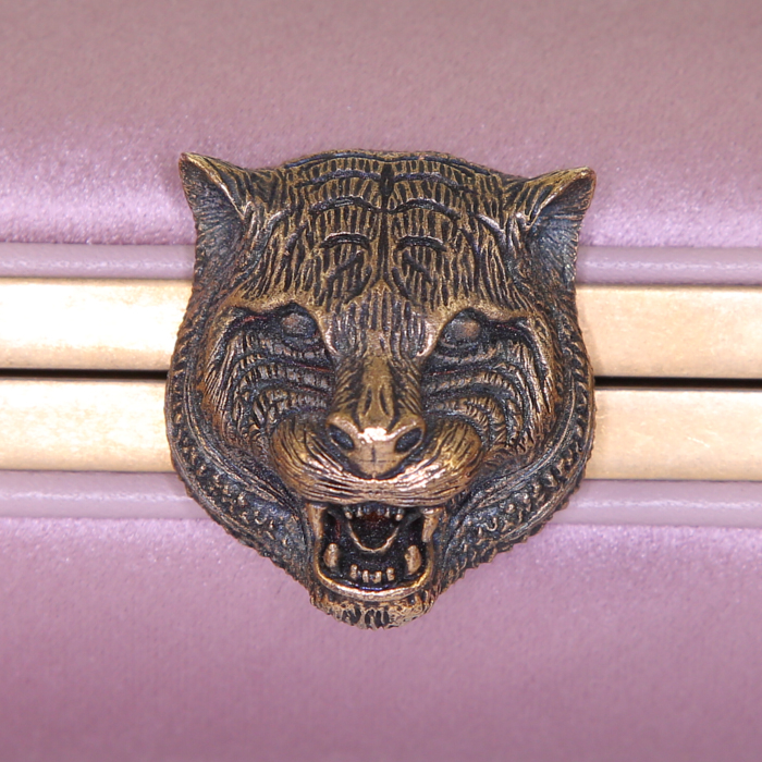 Gucci Animalier clutch in pink satin - Detail D4