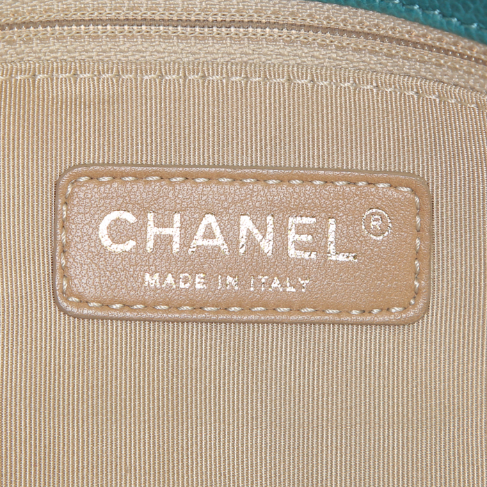 Borsa a tracolla Chanel Baguette in pelle trapuntata verde - Detail D4