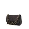 Chanel Timeless jumbo shoulder bag in black chevron quilted leather - 00pp thumbnail