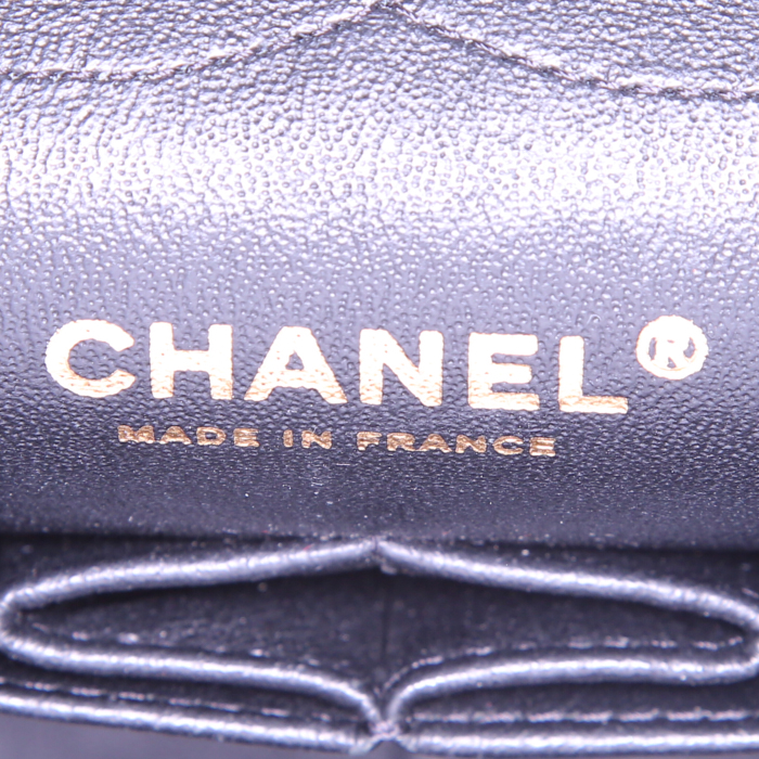 Chanel Timeless jumbo shoulder bag in black chevron quilted leather - Detail D4