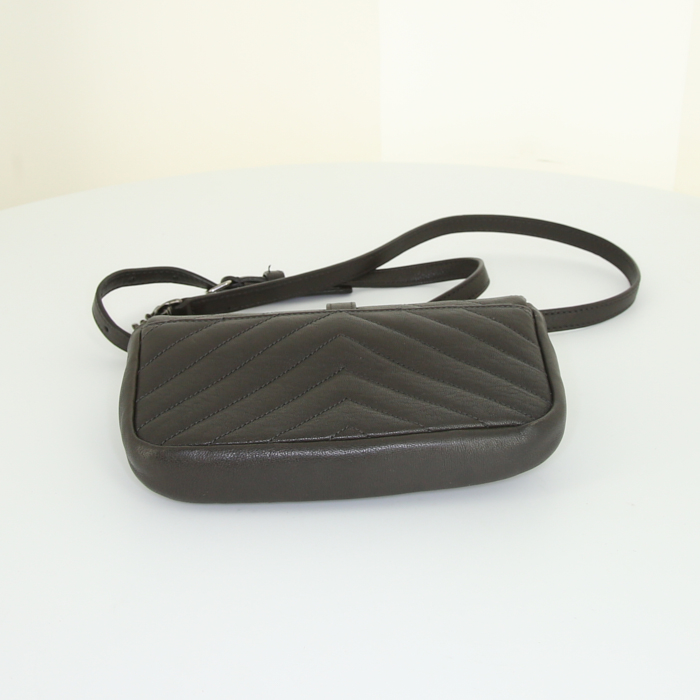 Saint Laurent College shoulder bag in grey chevron quilted leather - Detail D5