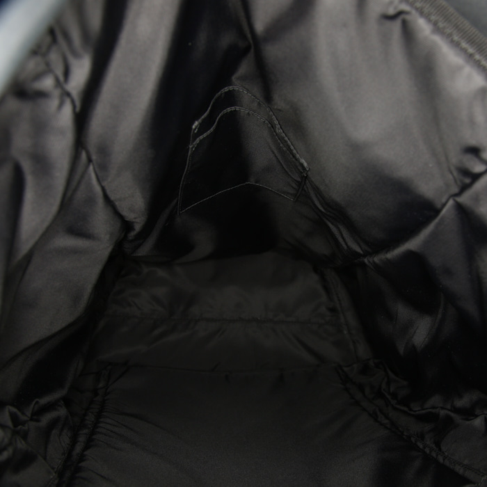 Sac à dos Gucci en cuir monogram marron - Detail D2