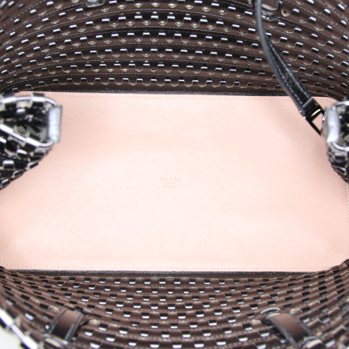 Alaïa Mina handbag in black leather - Detail D2