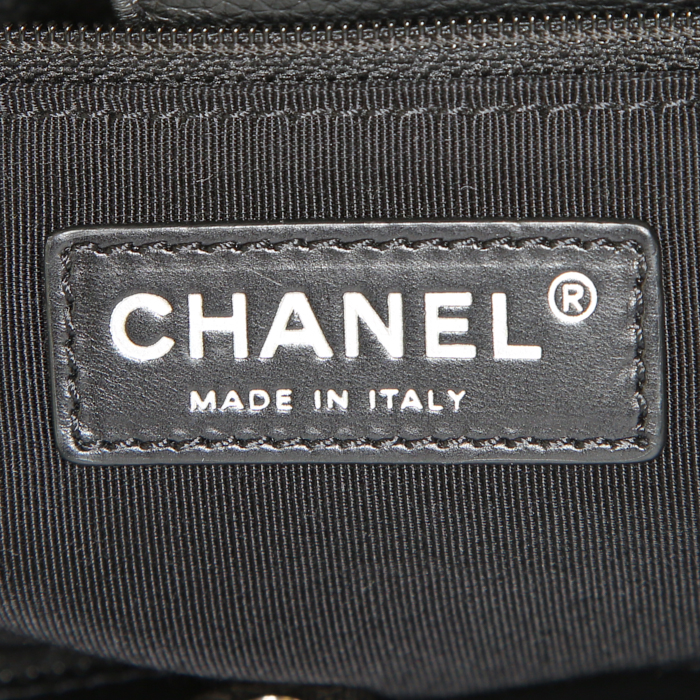 Bolso de fin de semana Chanel Executive modelo grande en cuero granulado negro - Detail D3