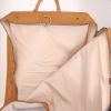 Funda protectora para ropa Hermès en lona beige y cuero color oro - Detail D2 thumbnail