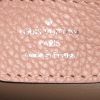 Louis Vuitton Capucines small model handbag in pink grained leather - Detail D4 thumbnail