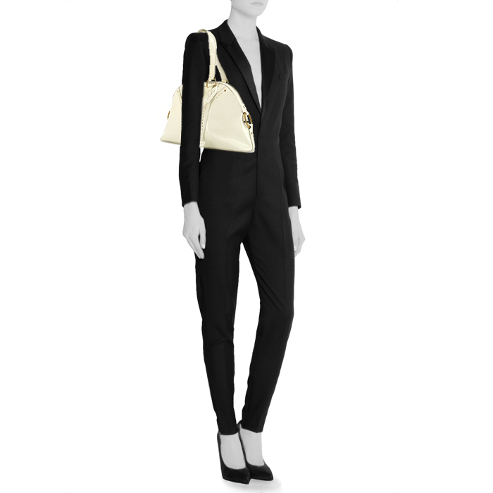 Bolso de mano Yves Saint Laurent Muse modelo pequeño en charol blanco - Detail D1