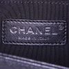 Borsa a tracolla Chanel Boy in pelle martellata e trapuntata nera - Detail D4 thumbnail