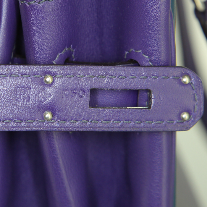 Bolso de mano Hermès Kelly 35 Ghillies en cuero swift violeta y azul marino - Detail D5