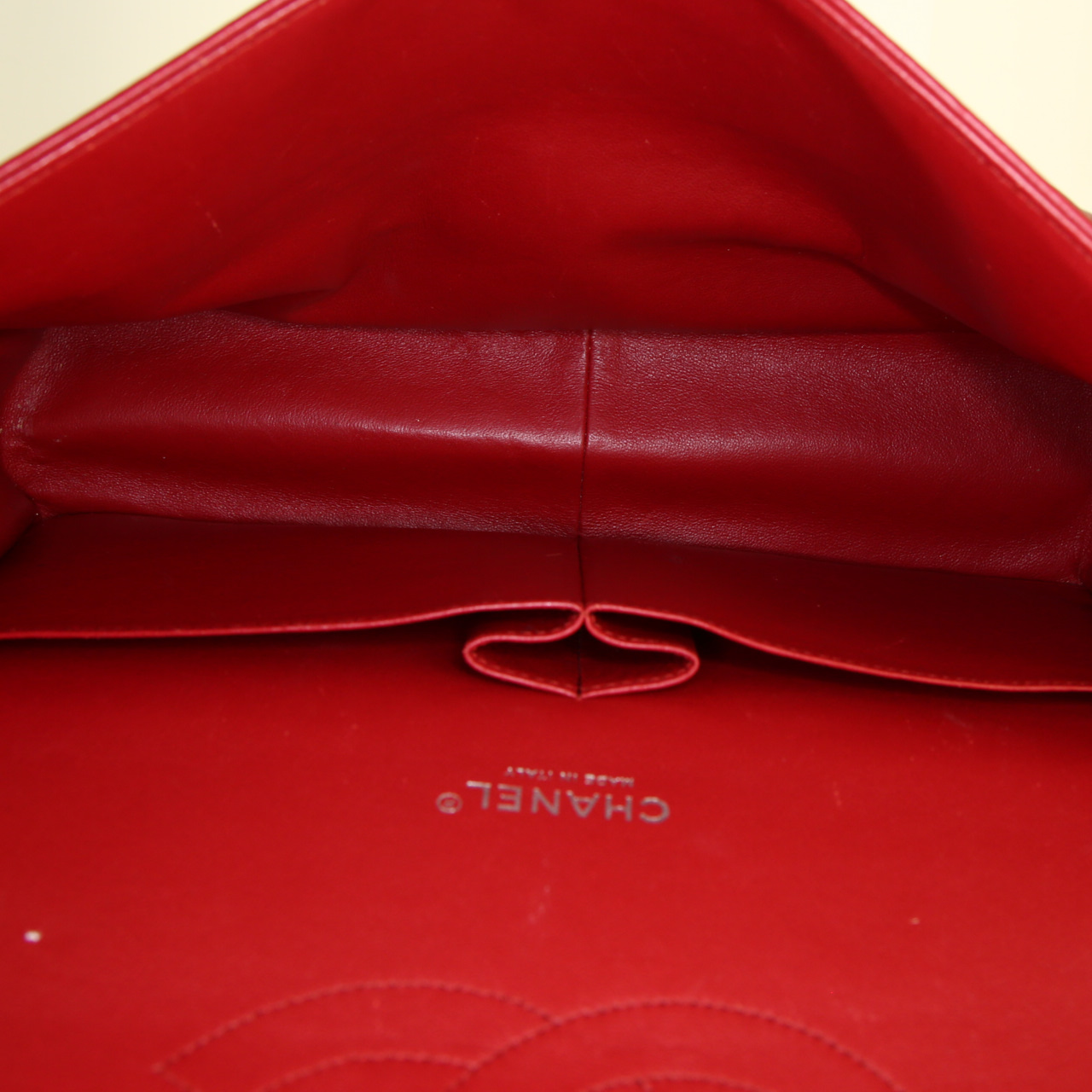 Sac à main Chanel Timeless Maxi Jumbo en cuir matelassé rouge - Detail D3