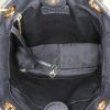 Bolso para llevar al hombro o en la mano Chanel Shopping GST modelo pequeño en cuero granulado acolchado negro - Detail D2 thumbnail