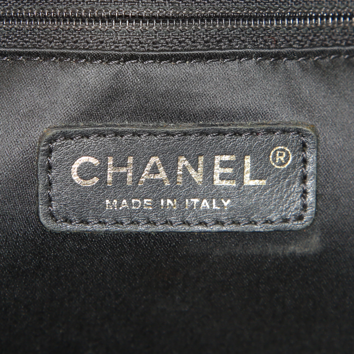 Sac porté épaule ou main Chanel Shopping GST petit modèle en cuir grainé matelassé noir - Detail D3