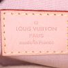 Bolso de mano Louis Vuitton Roxbury en charol Monogram rosa y cuero natural - Detail D4 thumbnail