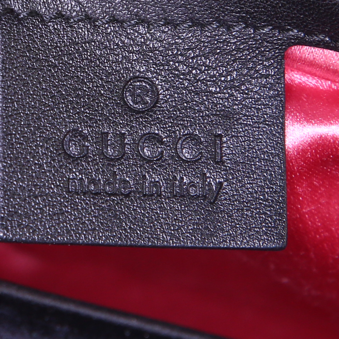 Sac bandoulière Gucci GG Marmont en toile matelassée noire - Detail D4