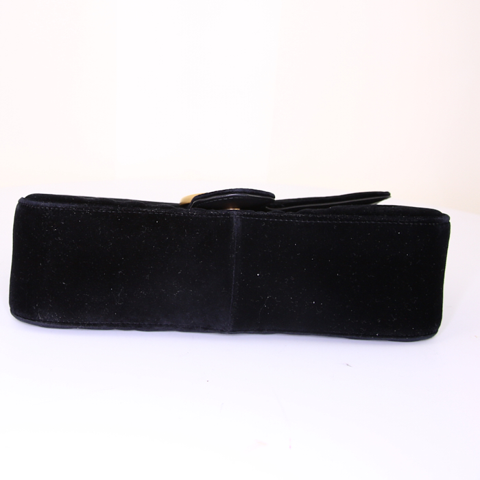 Bolso bandolera Gucci GG Marmont en lona acolchada negra - Detail D5