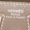 Bolso para llevar al hombro Hermès Lindy 34 cm en lona beige y cuero swift marrón etoupe - Detail D3 thumbnail
