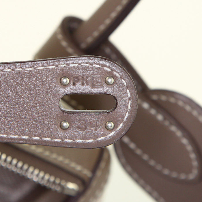 Hermès Lindy 34 cm shoulder bag in beige canvas and etoupe Swift leather - Detail D4
