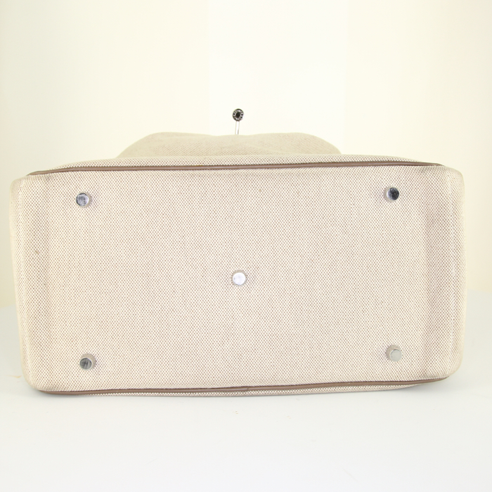 Hermès Lindy 34 cm shoulder bag in beige canvas and etoupe Swift leather - Detail D5