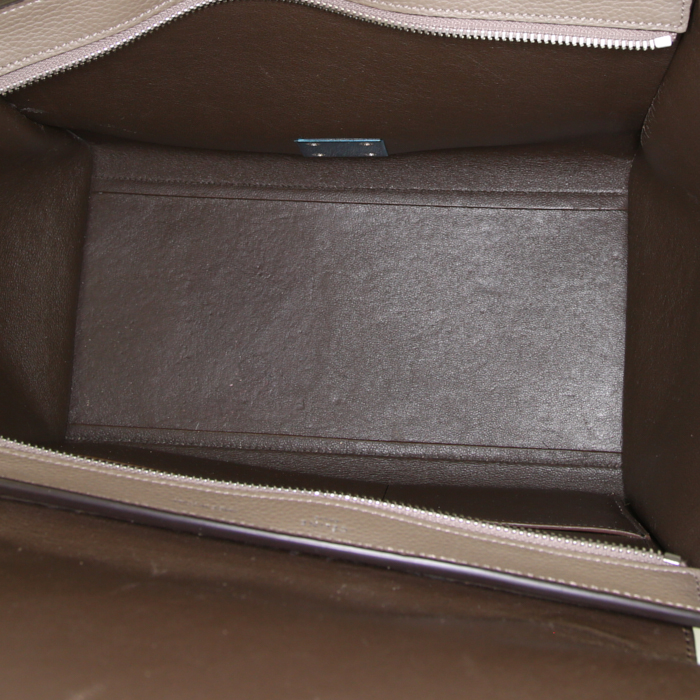 Bolso de mano Celine Trapeze modelo pequeño en cuero granulado beige y ante beige - Detail D3