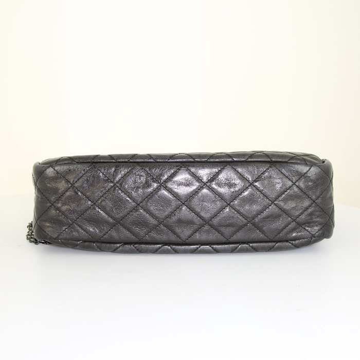 Bolso de mano Chanel Camera en cuero acolchado negro - Detail D5