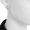 Paire de boucles d'oreilles Vintage en or blanc,  perles de culture et diamants - Detail D1 thumbnail