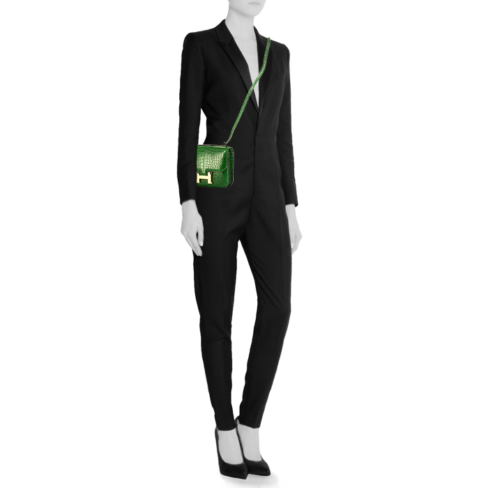 Hermes Constance mini shoulder bag in Vert Emeraude porosus crocodile - Detail D2