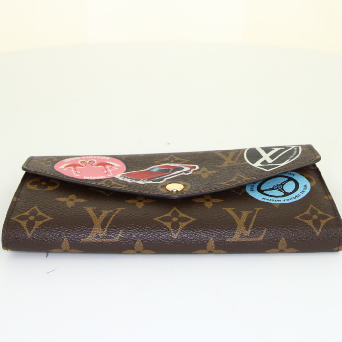 Portefeuille Louis Vuitton Sarah en toile monogram marron et cuir rouge - Detail D4