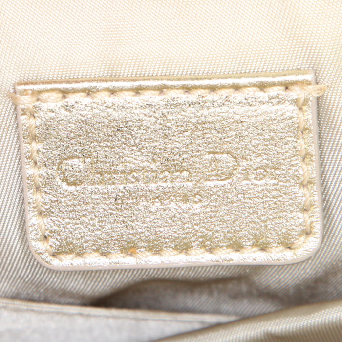 Dior Saddle clutch in beige and gold two tones monogram canvas Oblique and gold leather - Detail D3