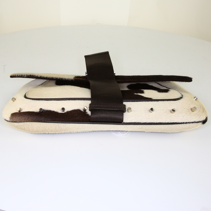 Dior Hardcore bag worn on the shoulder or carried in the hand in cream color and brown foal and brown canvas - Detail D4