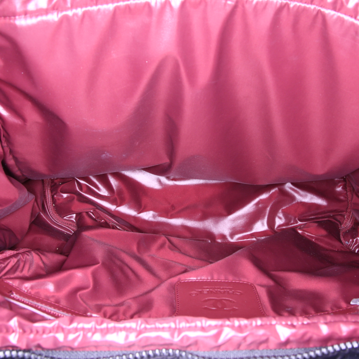 Valise cabine Chanel Coco Cocoon en toile matelassée noire et cuir noir - Detail D2