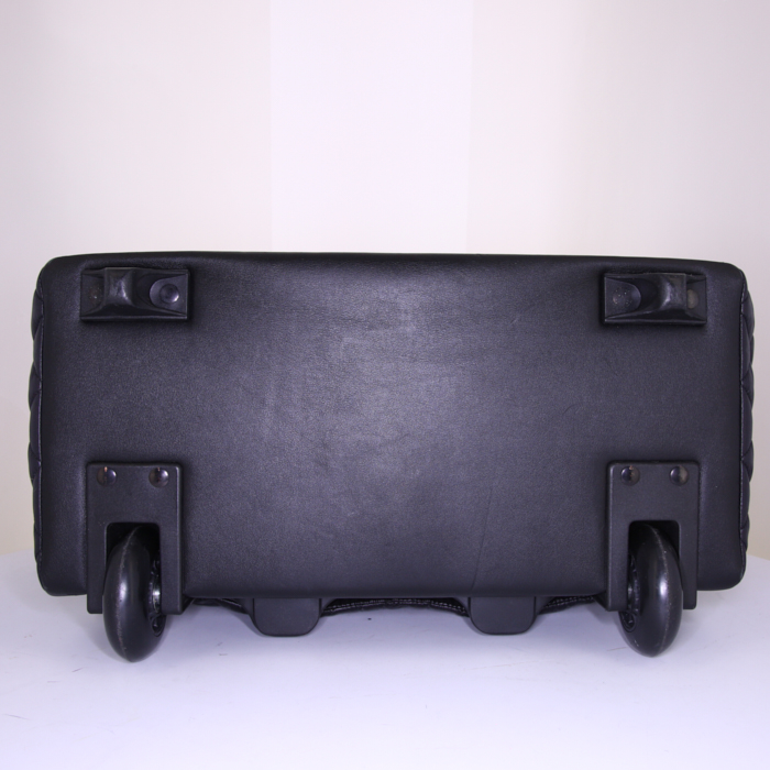 Valise cabine Chanel Coco Cocoon en toile matelassée noire et cuir noir - Detail D5