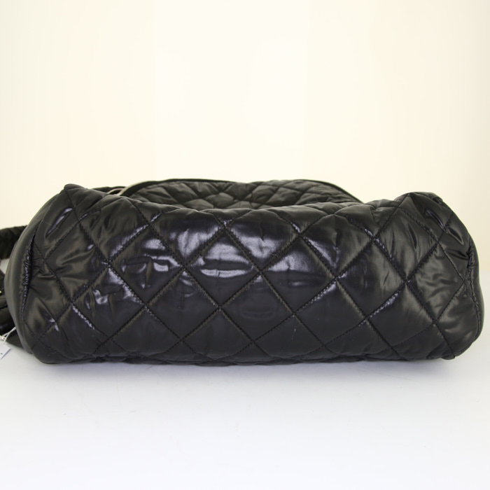 Sac à dos Chanel Coco Cocoon en toile matelassée noire et cuir noir - Detail D4