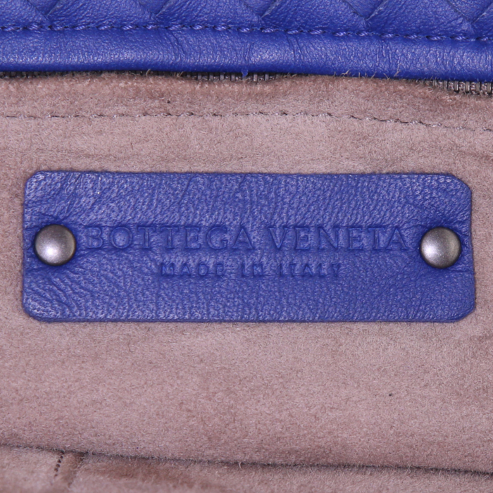 Bolso de mano Bottega Veneta Cesta en cuero trenzado azul - Detail D3