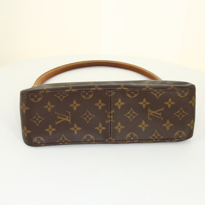 Sac à main Louis Vuitton Looping en toile monogram marron et cuir naturel - Detail D4