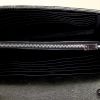 Bolso bandolera Saint Laurent Enveloppe en cuero irisado plateado - Detail D3 thumbnail