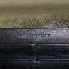Bolso bandolera Saint Laurent Enveloppe en cuero irisado plateado - Detail D4 thumbnail