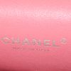 Chanel Timeless Maxi Jumbo handbag in pink patent quilted leather - Detail D4 thumbnail