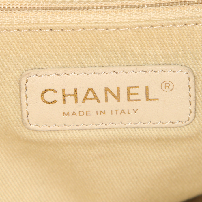 Bolso Cabás Chanel Deauville en denim azul y cuero azul - Detail D4