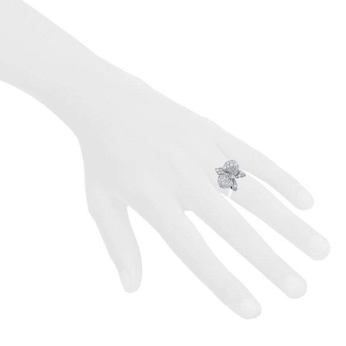Cartier Caresse d'Orchidées large model ring in white gold and diamonds - Detail D1