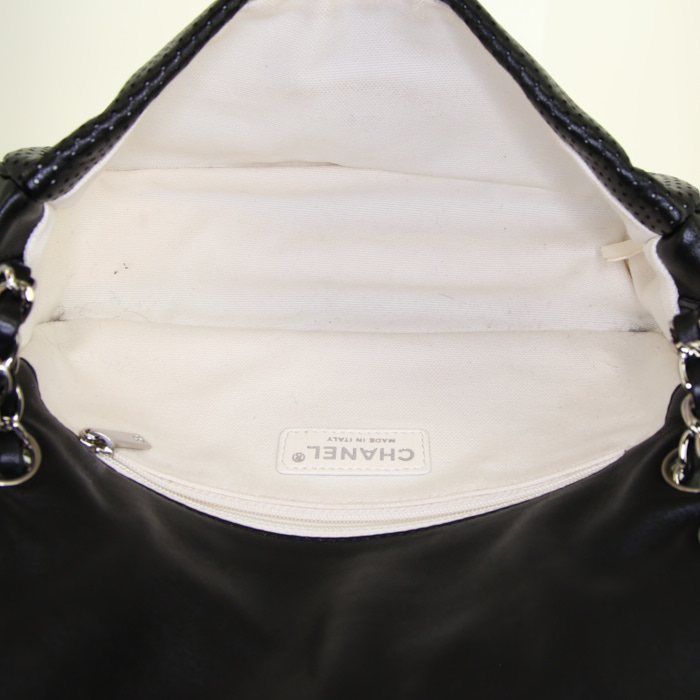 Sac à main Chanel Timeless en cuir noir - Detail D3