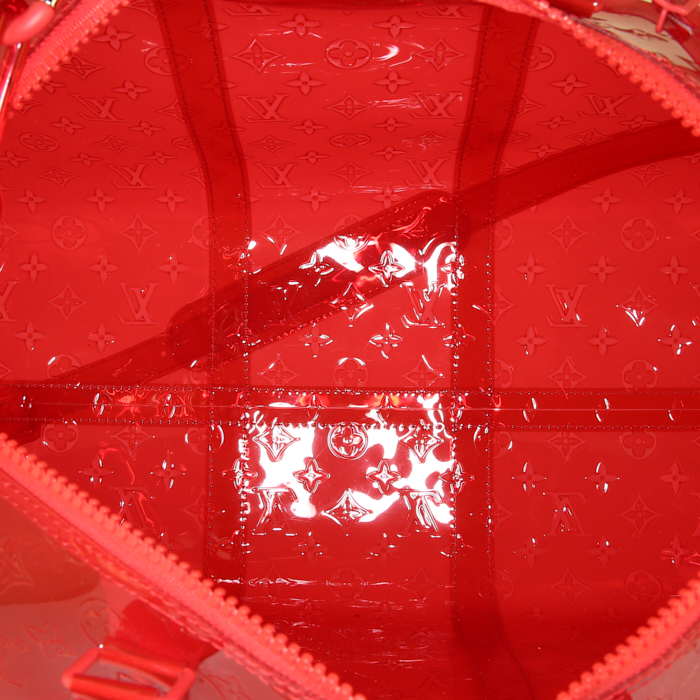 Bolsa de viaje Louis Vuitton Keepall Editions Limitées en vinilo degradado rojo y vinilo rojo - Detail D3