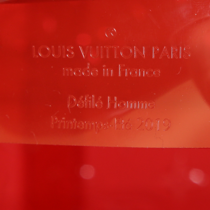 Louis Vuitton Keepall Editions Limitées travel bag in red shading vinyl and red vinyl - Detail D4