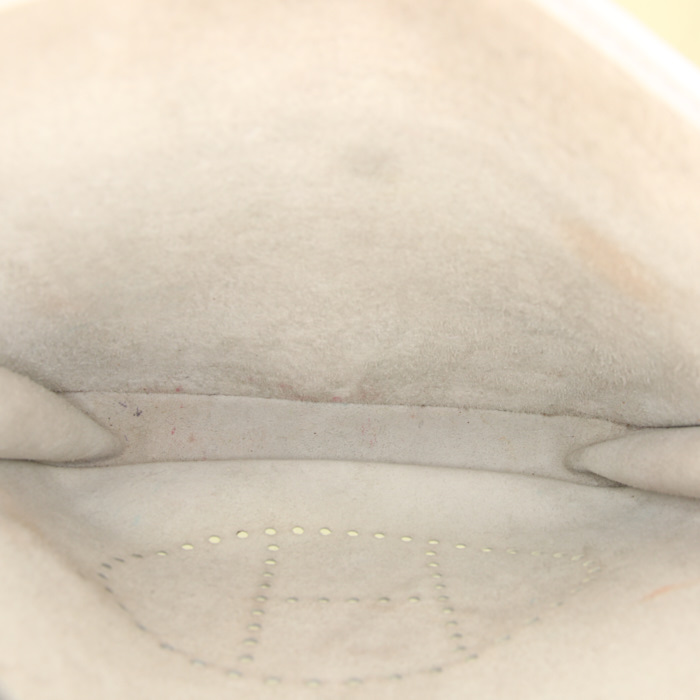 Bolso bandolera Hermes Evelyne modelo pequeño en cuero epsom blanco - Detail D3