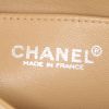 Sac bandoulière Chanel Timeless en jersey matelassé beige - Detail D3 thumbnail